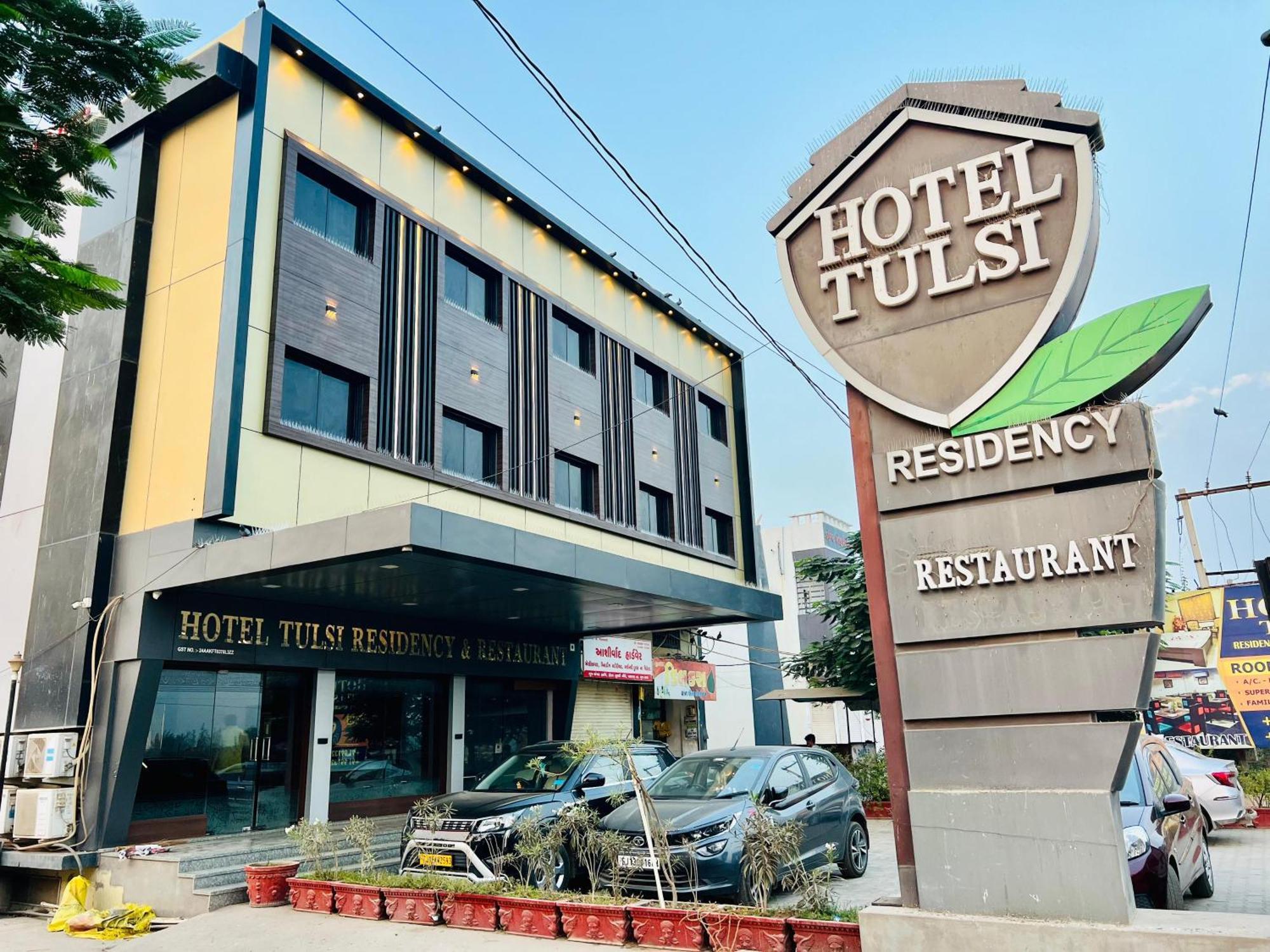 Hotel Tulsi Residency ブジ エクステリア 写真