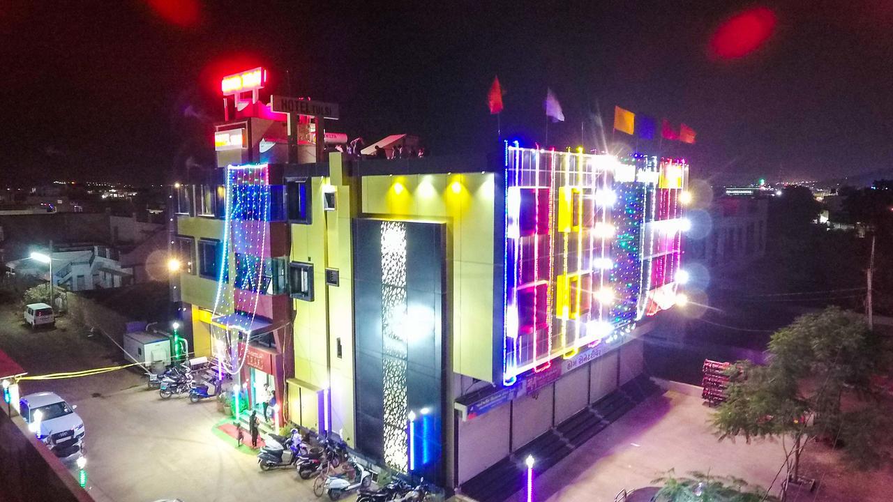 Hotel Tulsi Residency ブジ エクステリア 写真