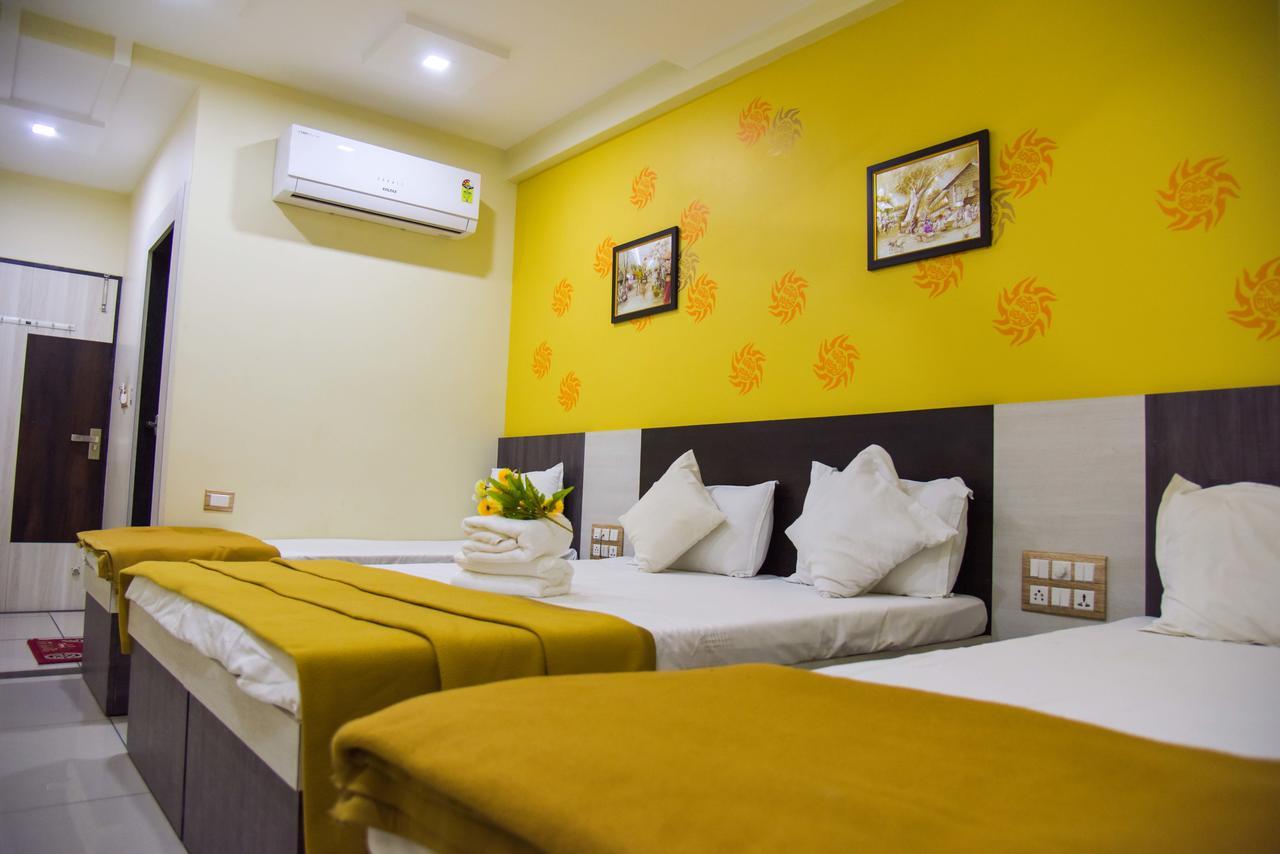 Hotel Tulsi Residency ブジ エクステリア 写真