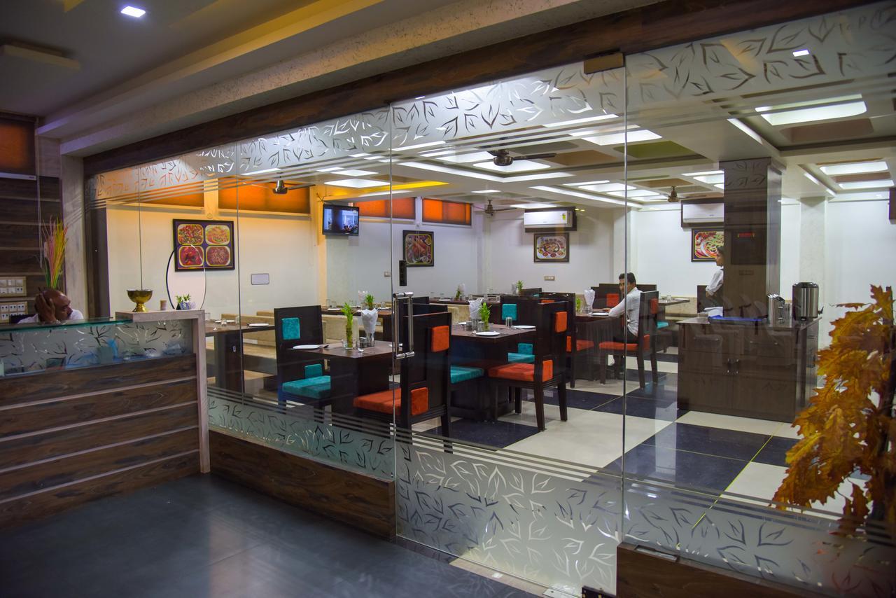 Hotel Tulsi Residency ブジ エクステリア 写真