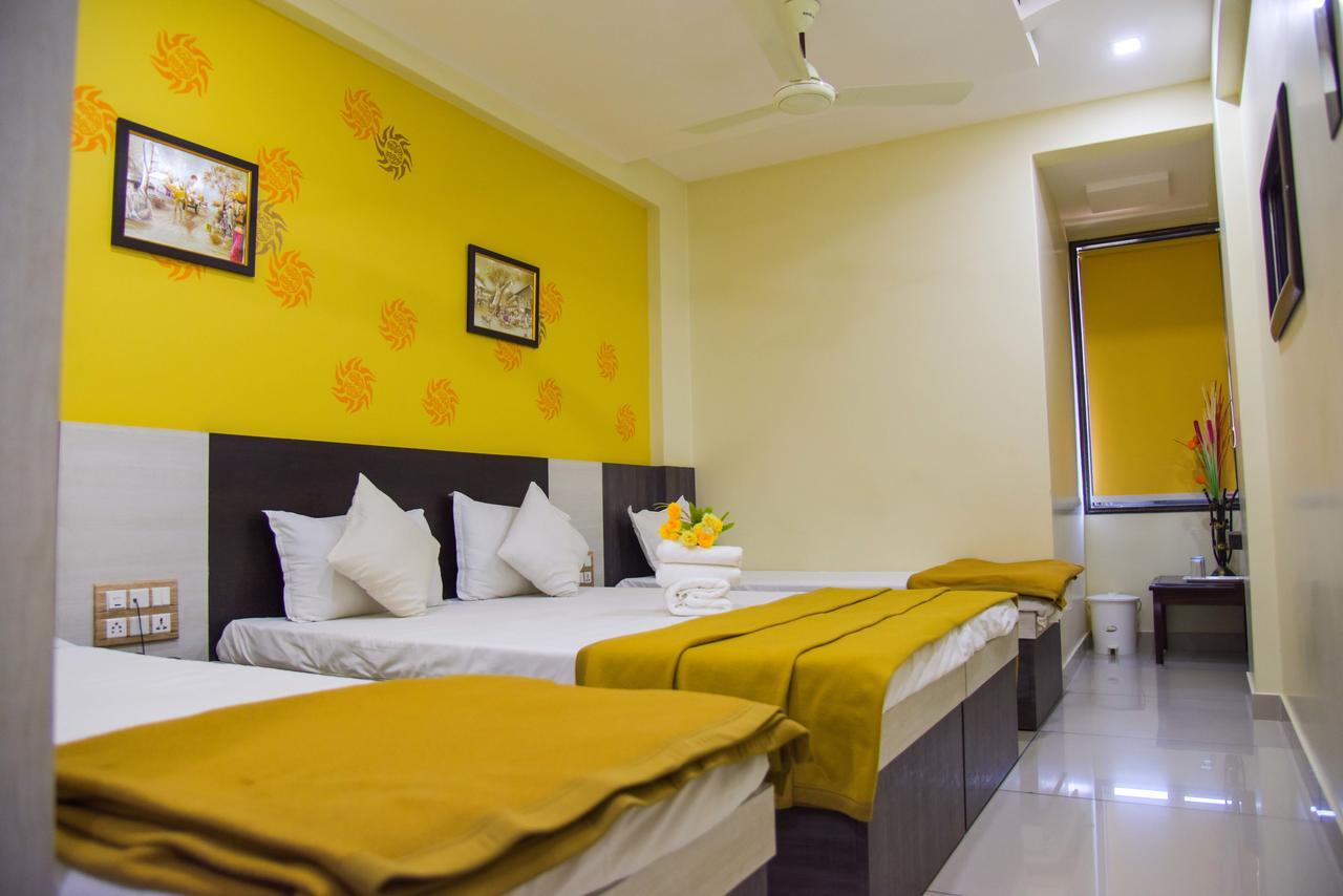Hotel Tulsi Residency ブジ エクステリア 写真