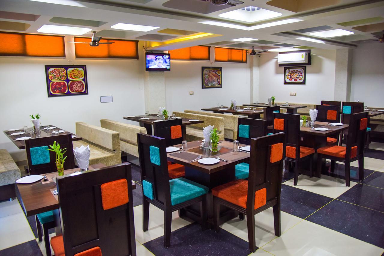 Hotel Tulsi Residency ブジ エクステリア 写真