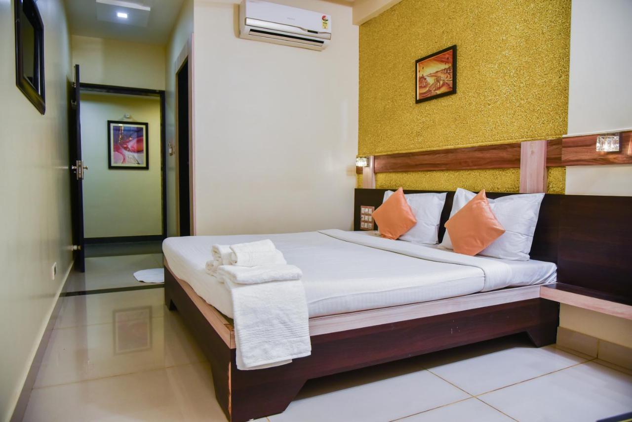 Hotel Tulsi Residency ブジ エクステリア 写真