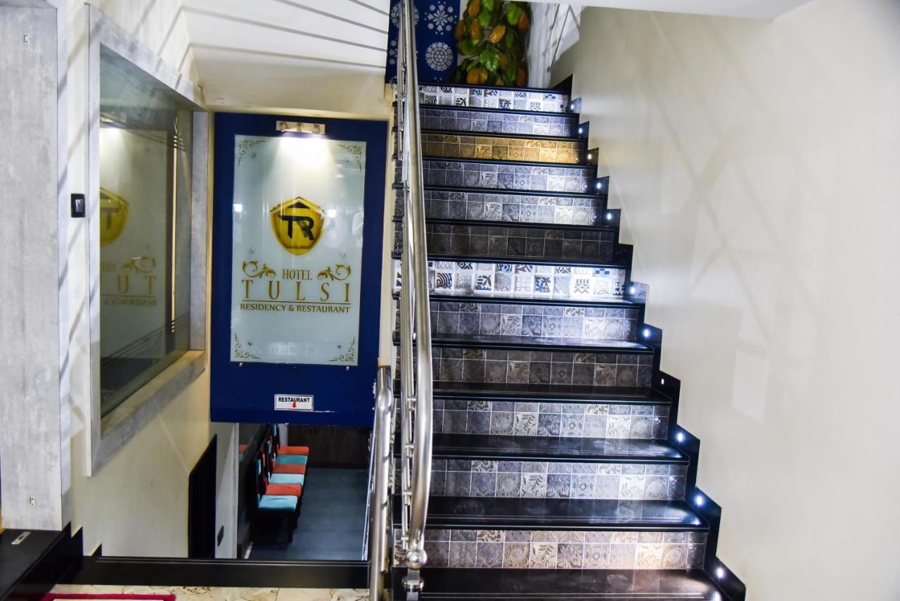 Hotel Tulsi Residency ブジ エクステリア 写真