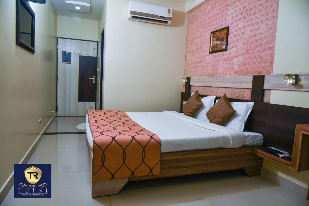 Hotel Tulsi Residency ブジ エクステリア 写真
