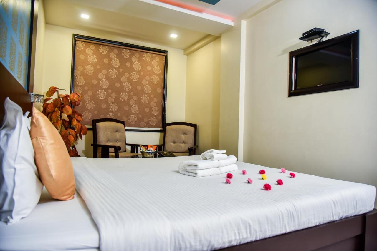 Hotel Tulsi Residency ブジ エクステリア 写真