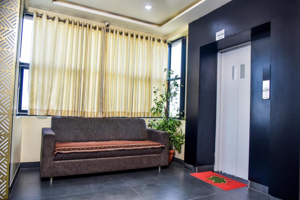 Hotel Tulsi Residency ブジ エクステリア 写真